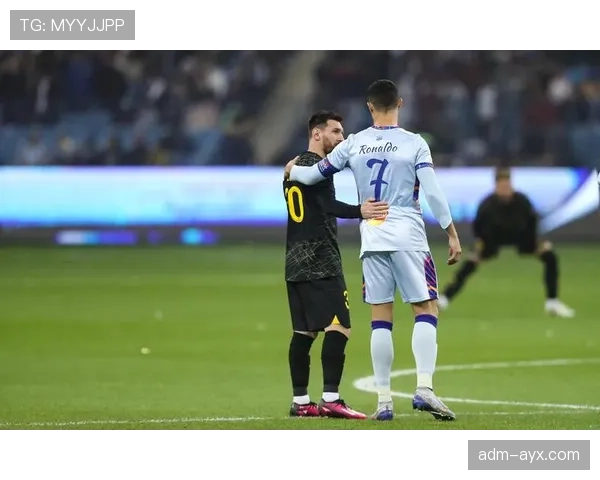 梅西与C罗再掀足坛热议:双雄传奇地位持续引领足球潮流 梅西与C罗再掀足坛热议:双雄传奇地位持续引领足球潮流