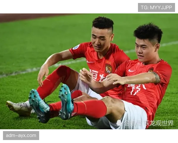 秘鲁队边路进攻