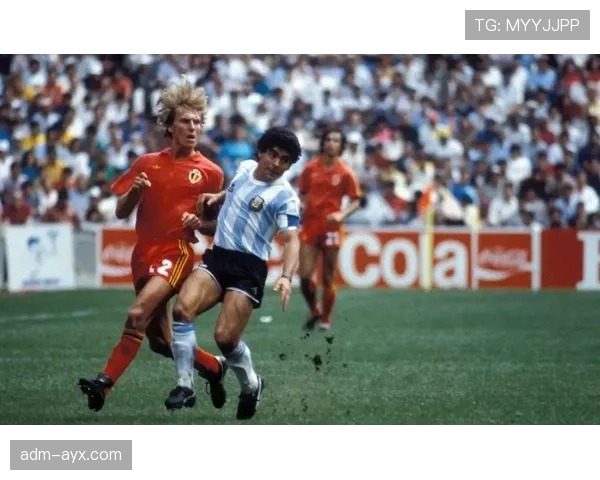 梅西与马拉多纳历史地位差距解析