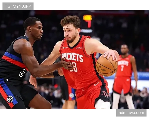 阿尔佩伦·申京通过挡拆拉开空间，提升内线贡献与进攻效率