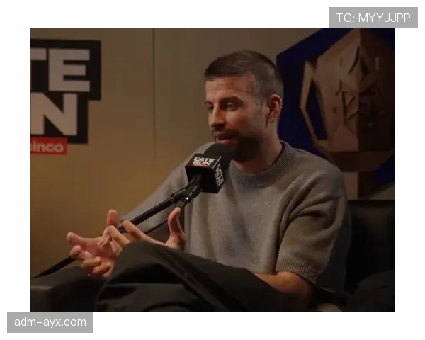 皮克这奢侈生活真不像场上那个铁血队长啊，简直像影帝接地气失败现场